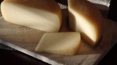 Selbst gekäster Gouda, fertig gereift"