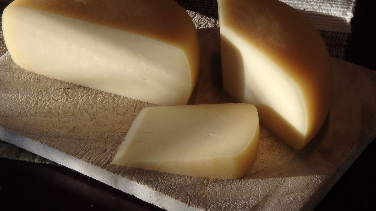 Selbst gekäster Gouda, fertig gereift